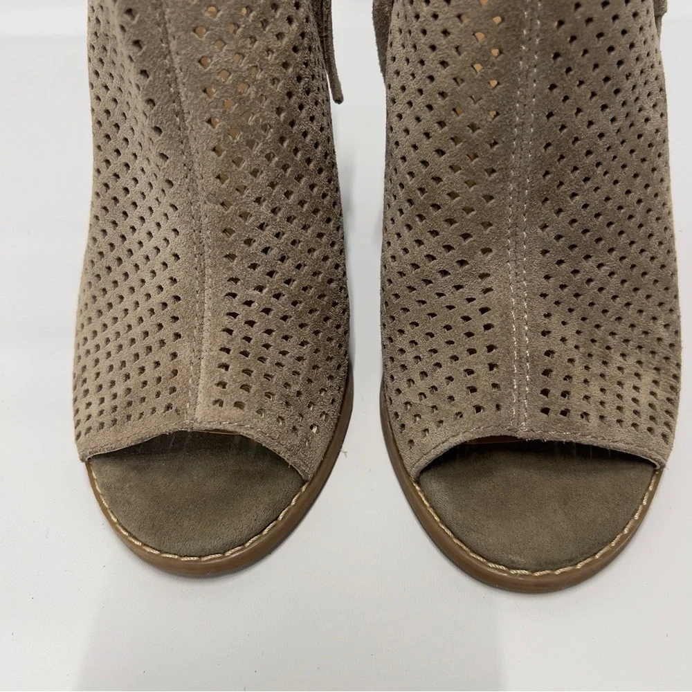 LUCKY BRAND women’s size 7.5 zip Up Ankle Boots Booties wedge heel.